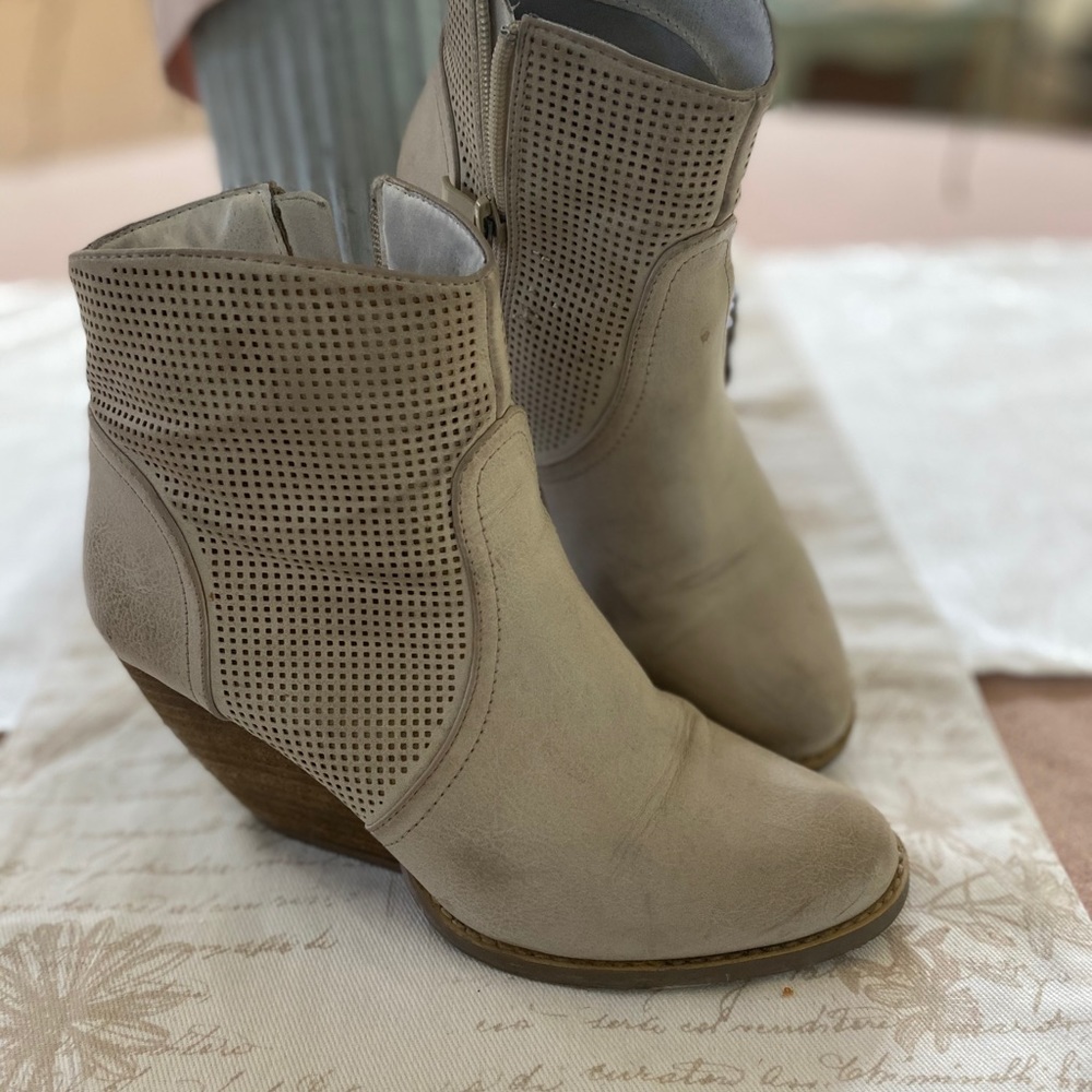 Booties neutral